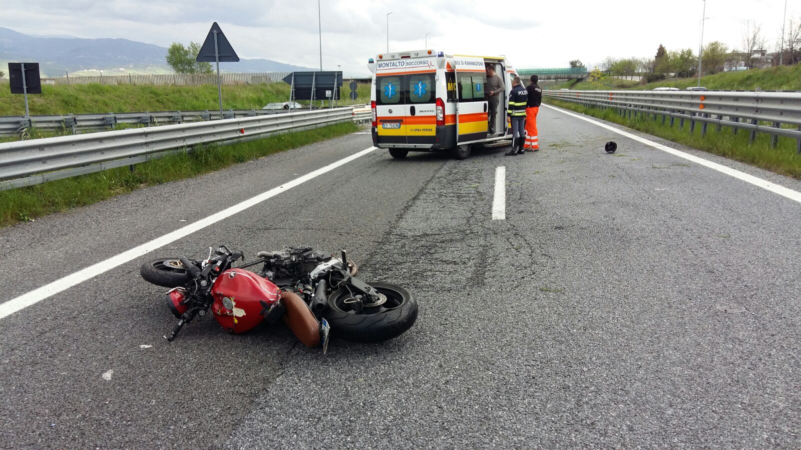 Incidente Sull Autostrada Siracusa Catania Muore Motociclista