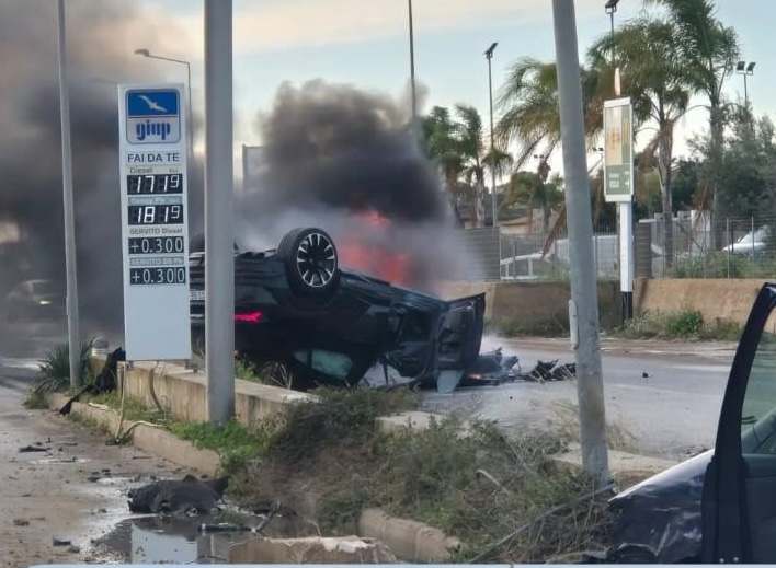 Suv Lamborghini Urus In Fiamme Sulla Scicli Donnalucata Foto E Video