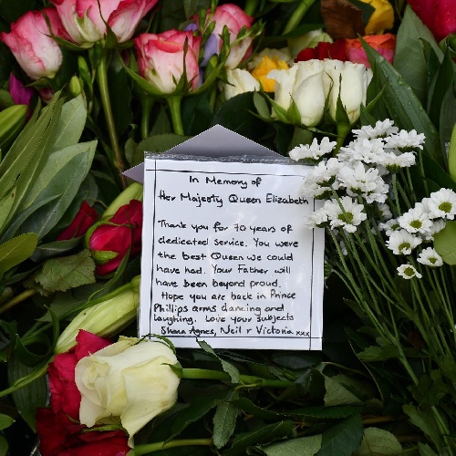 Regina Elisabetta Chiusa La Camera Ardente Tutto Pronto Per I Funerali