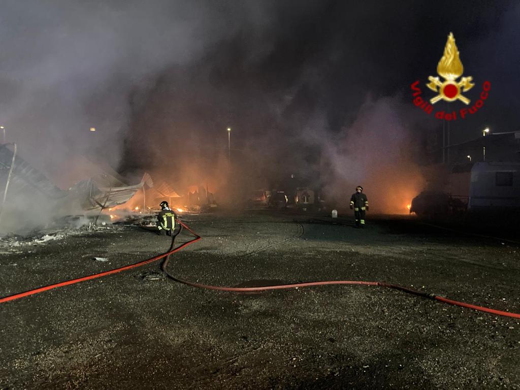 Incendio Ed Esplosione Auto E Motoscafi Distrutti A Catania VIDEO FOTO