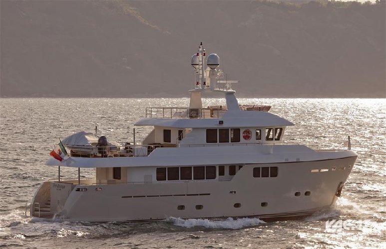 Andrea Bocelli in vacanza sul suo yacht (di 26 metri): le rare foto con i  figli