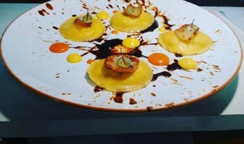 Capità - Ancora tante novità, piatti particolari per creazioni pazzesche.  Lo Chef Pasquale Padriciello del Ristorante BeBo's di Porto Recanati ha  scelto questa new entry per la sua creazione: Infinito al lampone