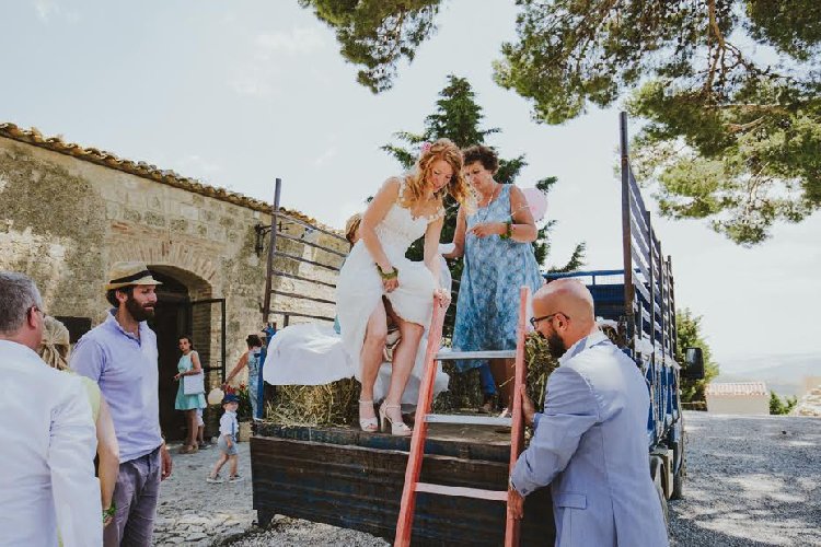 Gli stranieri che fanno i matrimoni bucolici in Sicilia