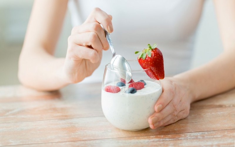 Dieta dello yogurt: come sgonfiare la pancia e depurarsi in 5