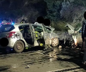 https://www.ragusanews.com/immagini_articoli/01-01-2024/1704147508-brutto-incidente-sulla-modica-pozzallo-strada-chiusa-1-300.jpg