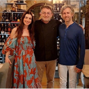 https://www.ragusanews.com/immagini_articoli/01-02-2025/anne-hathaway-torna-in-sicilia-per-girare-ulisse-di-christopher-nolan-300.jpg