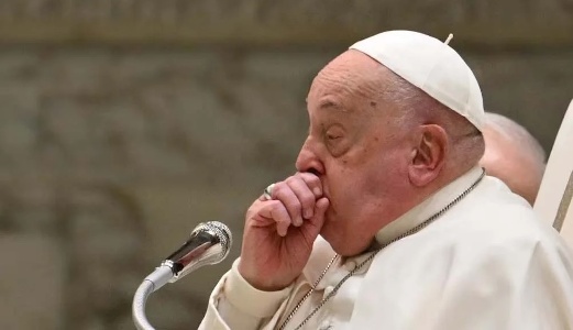 https://www.ragusanews.com/immagini_articoli/01-03-2025/la-nuova-crisi-di-papa-francesco-notte-tranquilla-ora-sta-riposando-300.jpg