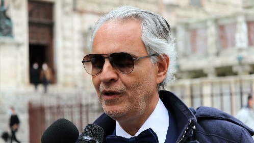 https://www.ragusanews.com/immagini_articoli/01-05-2022/svaligiata-nella-notte-la-villa-di-andrea-bocelli-280.jpg