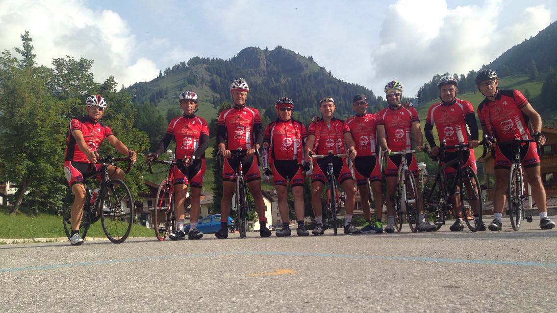 Ciclisti alla maratona delle Dolomiti Chiaramonte Gulfi