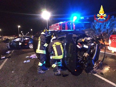 https://www.ragusanews.com/immagini_articoli/01-12-2024/1733042794-incidente-scontro-fra-3-vetture-a-ragusa-4-feriti-1-300.jpg