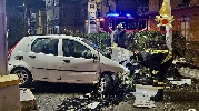 https://www.ragusanews.com/immagini_articoli/02-03-2025/auto-finisce-contro-un-distributore-dopo-un-incidente-feriti-cinque-giovani-100.jpg