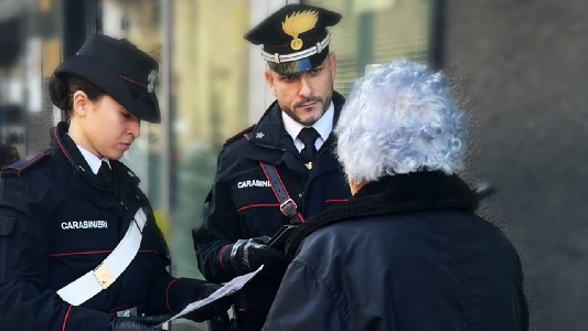 https://www.ragusanews.com/immagini_articoli/02-03-2025/truffa-del-finto-carabiniere-da-24-mila-euro-quattro-indagati-a-catania-300.jpg