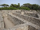 https://www.ragusanews.com/immagini_articoli/02-06-2024/arte-il-minotauro-dentro-il-labirinto-del-castello-di-donnafugata-100.jpg