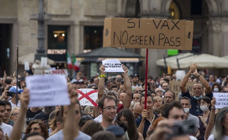 https://www.ragusanews.com/immagini_articoli/02-09-2021/no-vax-e-no-pass-due-tipi-siciliani-differenti-280.jpg