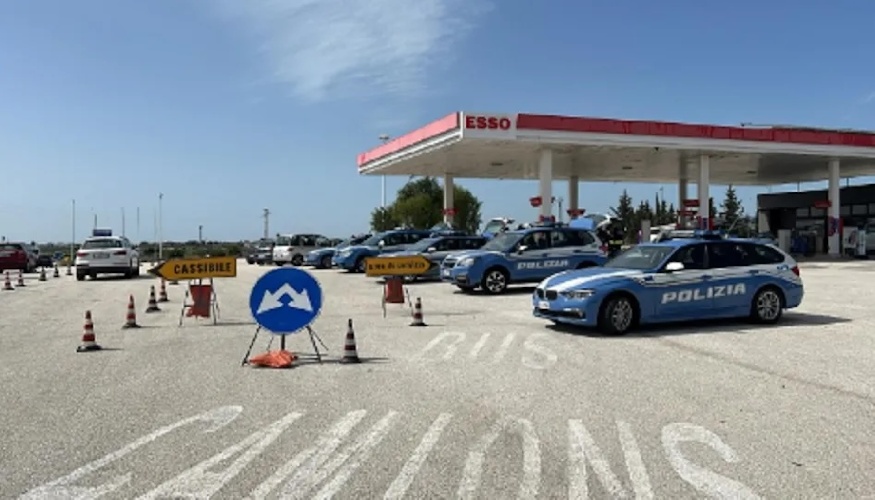 https://www.ragusanews.com/immagini_articoli/02-09-2024/sulla-siracusa-gela-in-auto-faceva-i-live-sui-social-500.jpg