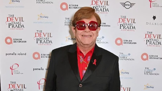 https://www.ragusanews.com/immagini_articoli/02-12-2024/elton-john-cieco-ho-perso-la-vista-300.jpg