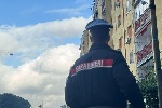 https://www.ragusanews.com/immagini_articoli/03-02-2025/truffavano-fingendosi-carabinieri-29-arresti-a-genova-100.jpg