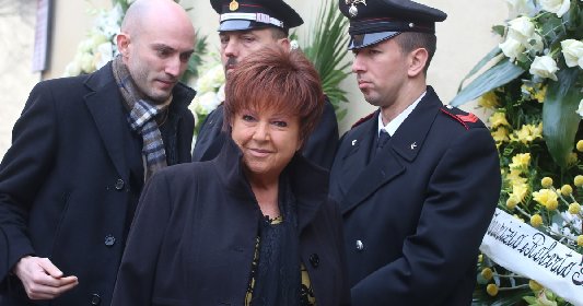 https://www.ragusanews.com/immagini_articoli/03-03-2021/sanremo-orietta-berti-viola-coprifuoco-inseguita-da-3-auto-della-polizia-280.jpg