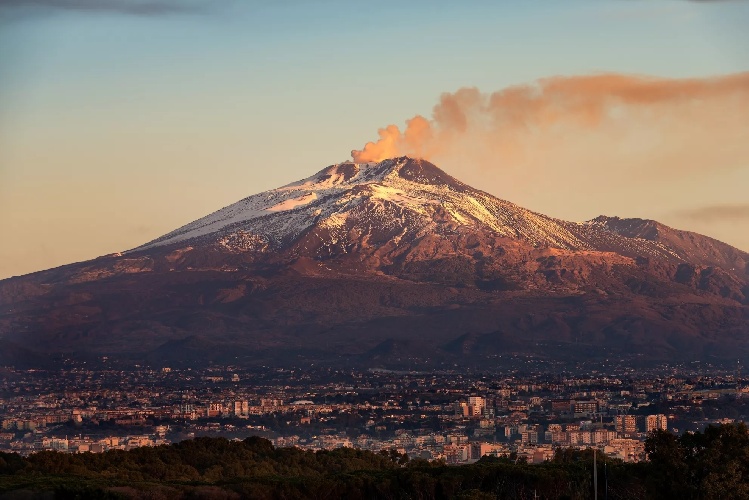 https://www.ragusanews.com/immagini_articoli/03-03-2025/mount-etna-tante-universita-al-lavoro-per-uno-straordinario-progetto-di-tutela-paesaggistica-500.jpg