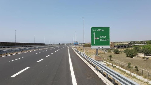 https://www.ragusanews.com/immagini_articoli/03-08-2021/3-agosto-2021-il-giorno-della-vergogna-primo-metro-di-autostrada-a-ragusa-280.jpg