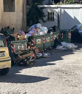 https://www.ragusanews.com/immagini_articoli/03-11-2024/la-discarica-di-via-ingegnere-migliorisi-a-ragusa-300.jpg