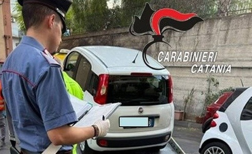 https://www.ragusanews.com/immagini_articoli/03-11-2024/le-auto-rubate-a-catania-nascoste-in-un-ocrtile-comdominiale-300.jpg