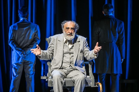 https://www.ragusanews.com/immagini_articoli/03-12-2024/1733221713-teatro-a-modica-marisa-laurito-enzo-gragnaniello-e-alessandro-haber-1-300.jpg