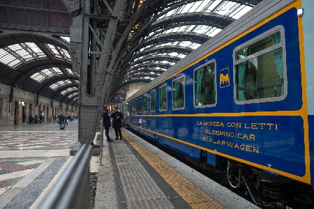 https://www.ragusanews.com/immagini_articoli/03-12-2024/il-sicilia-express-e-gia-sold-out-la-regione-annuncia-un-secondo-treno-300.jpg