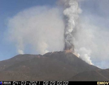 https://www.ragusanews.com/immagini_articoli/04-03-2021/etna-eruzione-infinita-in-corso-il-10-parossismo-in-16-giorni-video-280.jpg