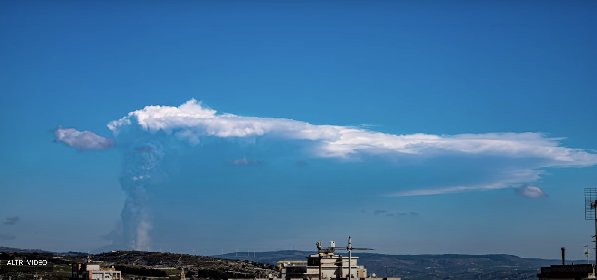 https://www.ragusanews.com/immagini_articoli/04-03-2021/etna-la-nube-di-fumo-ripresa-da-ragusa-in-timelapse-video-280.jpg