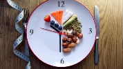https://www.ragusanews.com/immagini_articoli/04-05-2024/dieta-omad-si-puo-mangiare-una-sola-volta-al-giorno-100.jpg