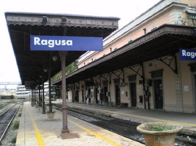 https://www.ragusanews.com/immagini_articoli/04-07-2022/treno-ragusa-palermo-i-disagi-sono-dovuti-a-lavori-e-finiranno-a-settembre-500.jpg