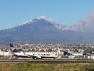 https://www.ragusanews.com/immagini_articoli/04-08-2024/etna-chiuso-settore-b1-aeroporto-di-catania-ridotti-voli-in-arrivo-100.jpg