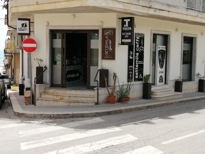 https://www.ragusanews.com/immagini_articoli/04-08-2024/furto-al-settemila-caffe-di-donnalucata-500.jpg