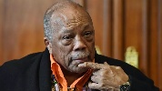 https://www.ragusanews.com/immagini_articoli/04-11-2024/morto-quincy-jones-con-michael-jackson-fece-we-are-the-world-100.jpg