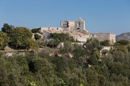 https://www.ragusanews.com/immagini_articoli/04-12-2020/1607083112-a-ragusa-si-vende-un-castello-per-un-milione-e-mezzo-di-euro-3-280.jpg