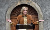 https://www.ragusanews.com/immagini_articoli/04-12-2024/jill-biden-e-siciliana-la-donna-della-casa-bianca-video-100.jpg