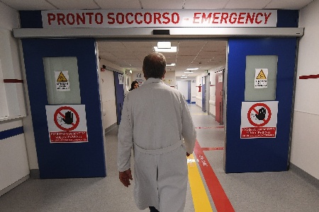 https://www.ragusanews.com/immagini_articoli/05-01-2024/pronto-soccorso-di-modica-la-ricetta-abbate-senza-prescrizione-medica-300.jpg