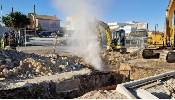 https://www.ragusanews.com/immagini_articoli/05-02-2024/modica-escavatore-trancia-tubo-del-metano-al-polo-commerciale-100.jpg