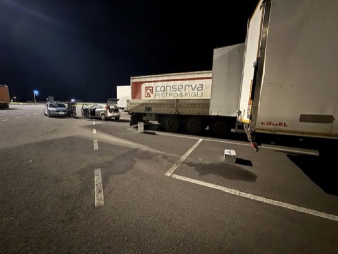 https://www.ragusanews.com/immagini_articoli/05-03-2025/i-ladri-in-autostrada-sulla-siracusa-catania-500.jpg