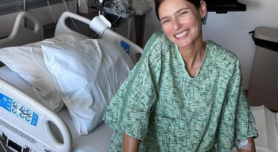 https://www.ragusanews.com/immagini_articoli/05-10-2024/1728130444-bianca-balti-e-il-tumore-la-foto-della-cicatrice-e-l-inizio-della-chemio-1-500.jpg