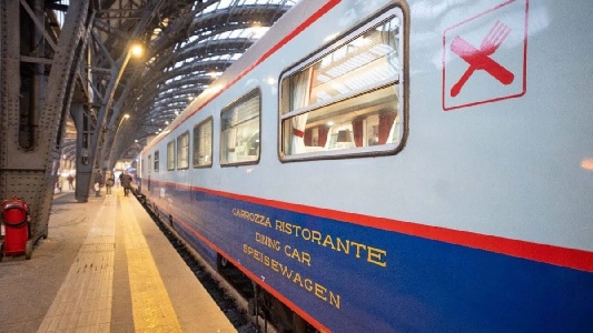 https://www.ragusanews.com/immagini_articoli/05-12-2024/treno-sicilia-express-contro-il-caro-voli-fa-il-bis-il-26-dicembre-e-torna-a-pasqua-300.jpg