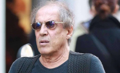 https://www.ragusanews.com/immagini_articoli/06-01-2025/adriano-celentano-compie-87-anni-300.jpg