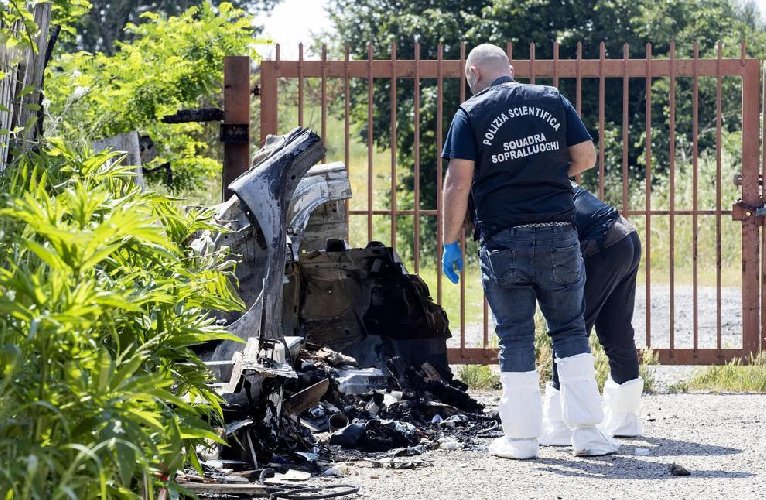 https://www.ragusanews.com/immagini_articoli/06-05-2021/e-un-romeno-il-cadavere-ritrovato-stasera-davanti-un-supermercato-500.jpg