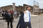 https://www.ragusanews.com/immagini_articoli/06-09-2024/la-chiave-d-oro-di-pompei-l-ex-ministro-franceschini-la-restituira-100.jpg