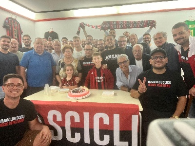 https://www.ragusanews.com/immagini_articoli/06-10-2024/il-milan-club-scicli-festeggia-due-anni-nel-ricordo-di-francesco-veneziano-300.jpg