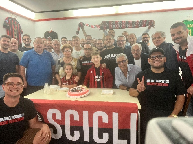 https://www.ragusanews.com/immagini_articoli/06-10-2024/il-milan-club-scicli-festeggia-due-anni-nel-ricordo-di-francesco-veneziano-500.jpg