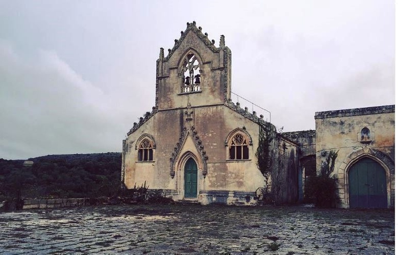 https://www.ragusanews.com/immagini_articoli/06-11-2024/1730921920-torre-san-filippo-a-ragusa-e-la-leggenda-della-donna-che-la-abitava-1-500.jpg