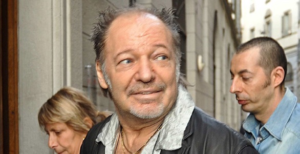 https://www.ragusanews.com/immagini_articoli/07-02-2025/vasco-rossi-compie-73-anni-oggi-7-febbraio-auguri-300.jpg