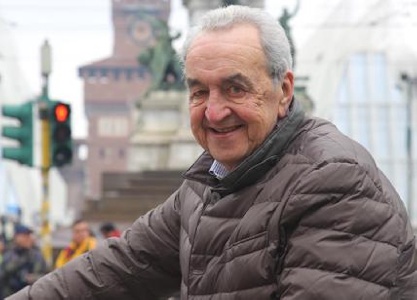 https://www.ragusanews.com/immagini_articoli/07-03-2025/bruno-pizzul-dopo-il-funerale-il-brindisi-degli-amici-a-base-di-vino-di-cormons-300.jpg